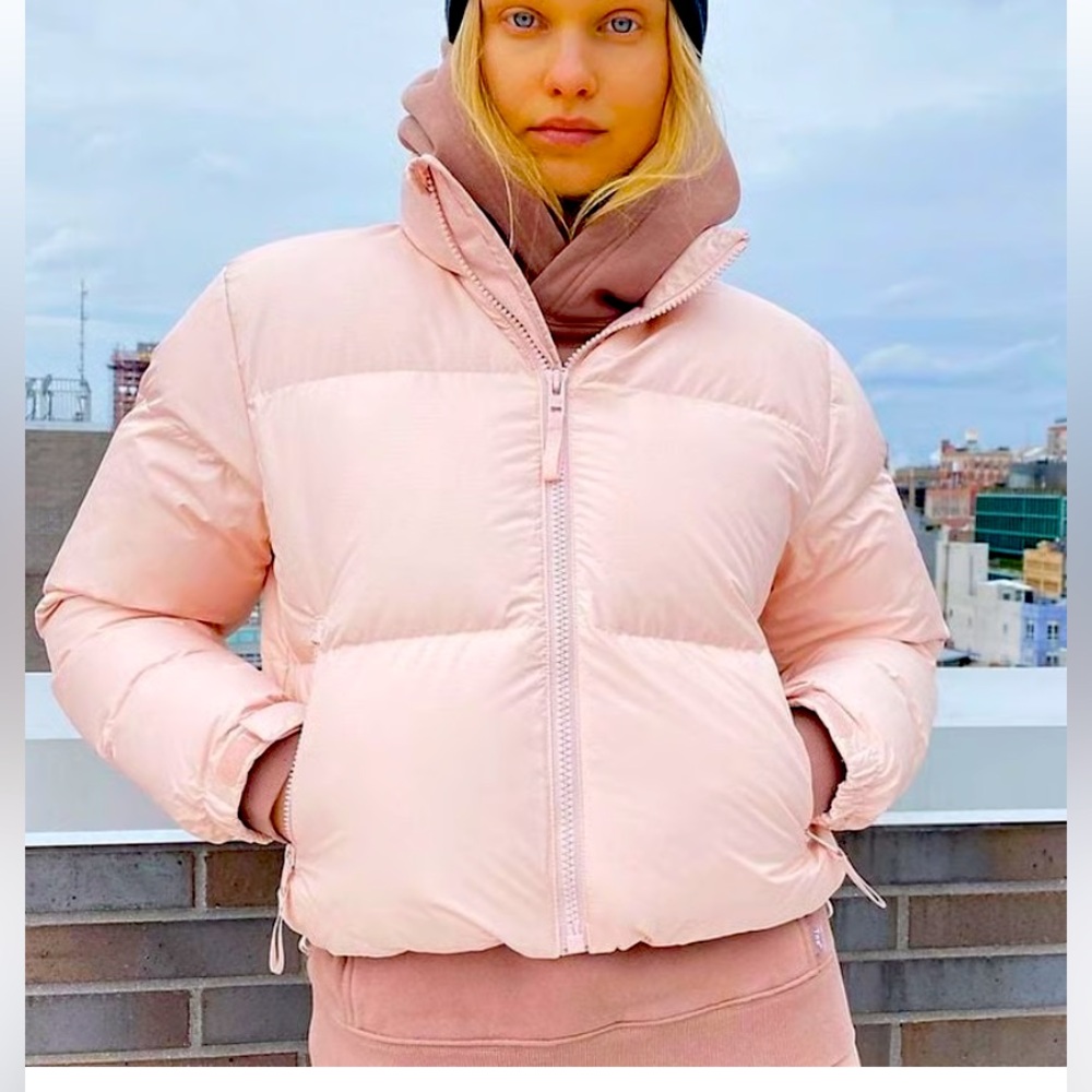 NWOT Aritzia The Group Babaton Park City Goose Puffer Pink Jacket Size M